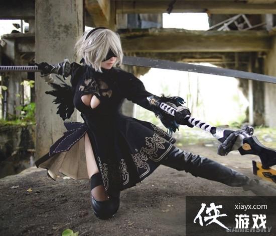 COSPLAY图赏：樱花妹COS尼尔2B小姐姐 特效场景完美还原