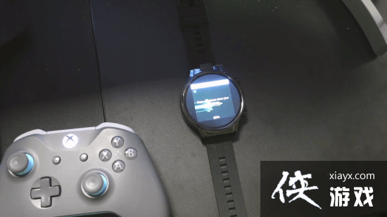 玩家用智能手表玩XGP游戏：三男一狗光环