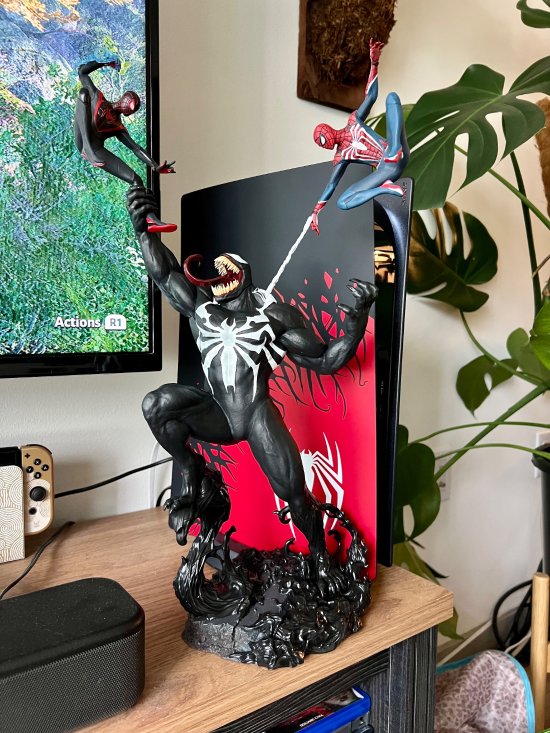 网友分享漫威蜘蛛侠2豪华版雕像：19英寸、比PS5高